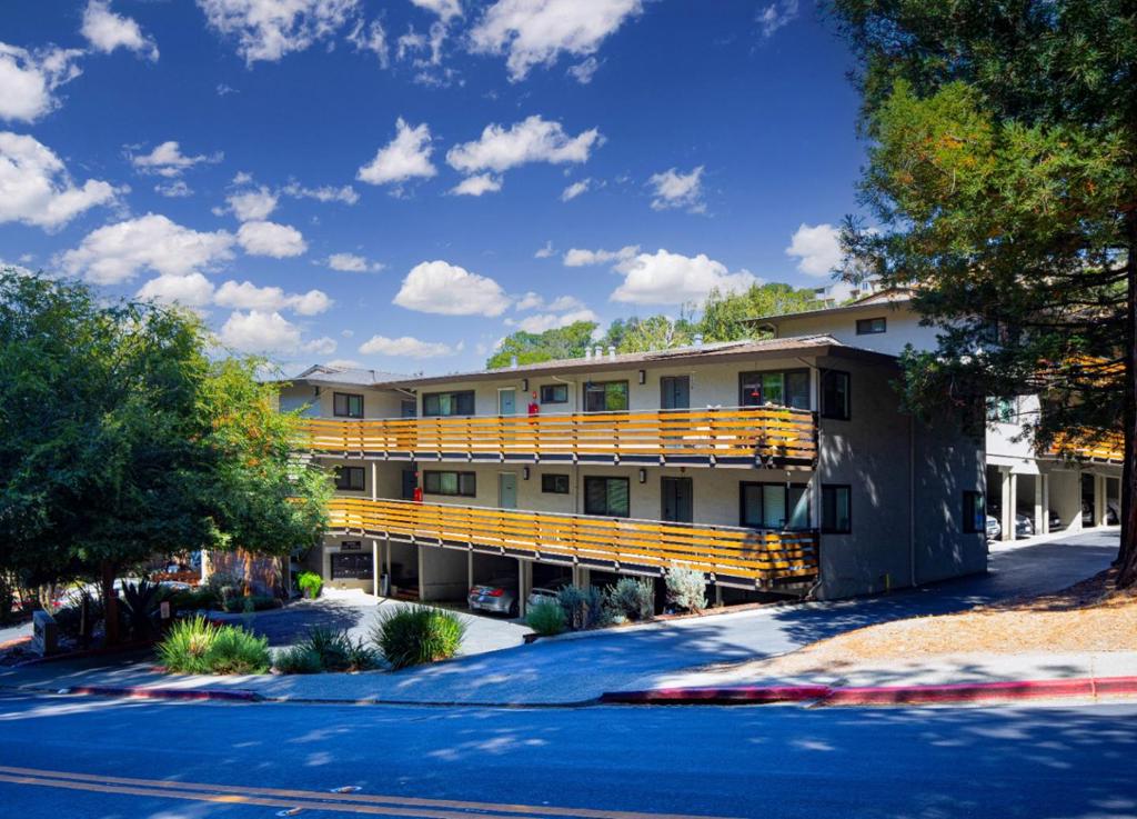 109 Professional Center Parkway Property Photo 1