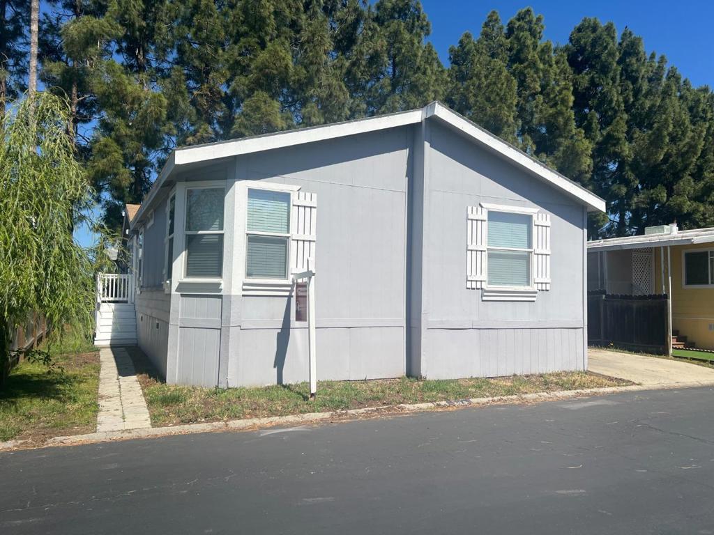 426 Shorewood Lane 426 Property Photo 1