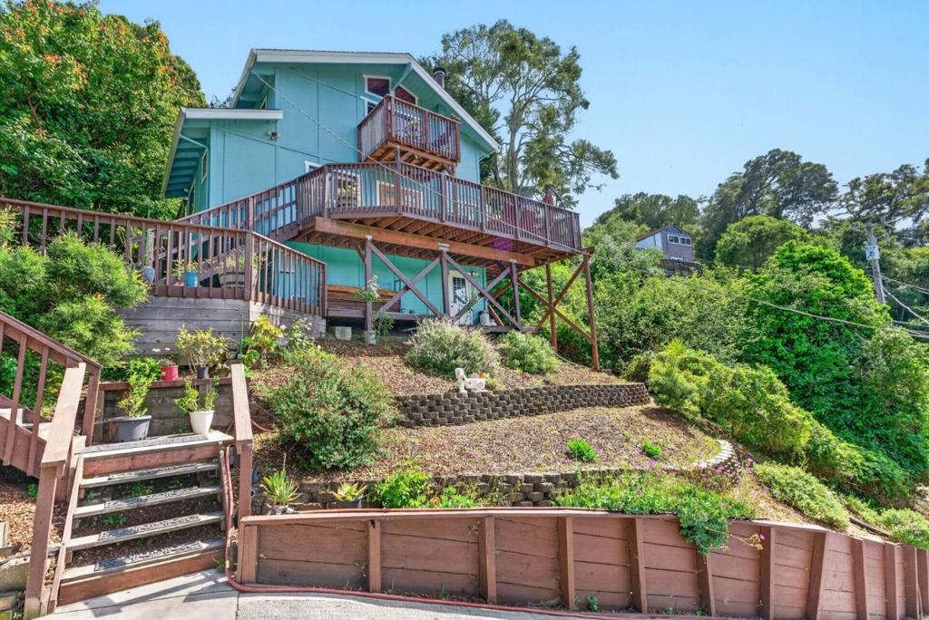 630 Encino Property Photo 1