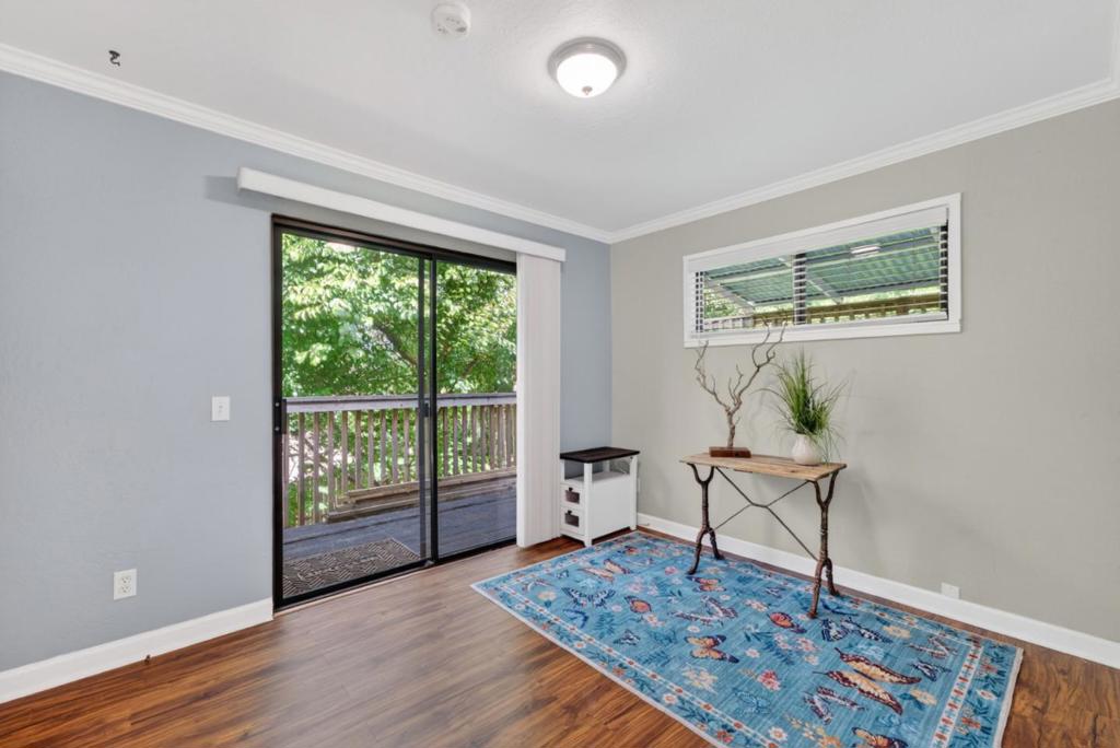 630 Encino Property Photo 19