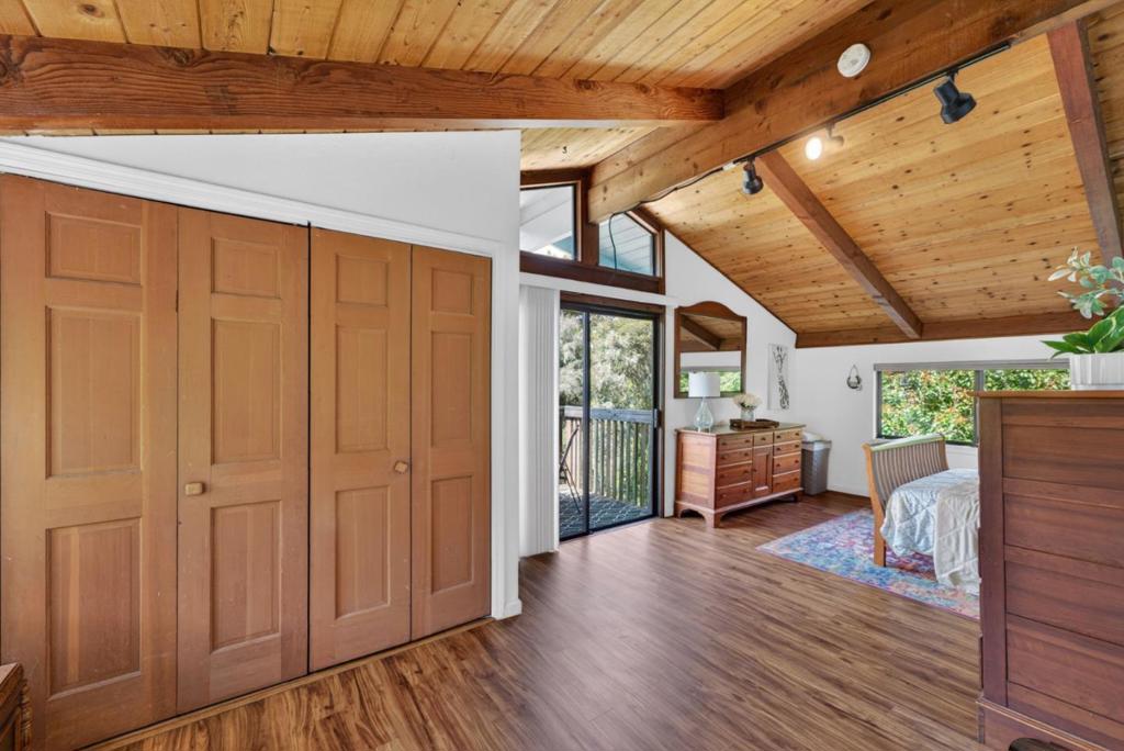 630 Encino Property Photo 25