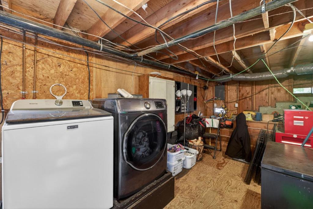 630 Encino Property Photo 33