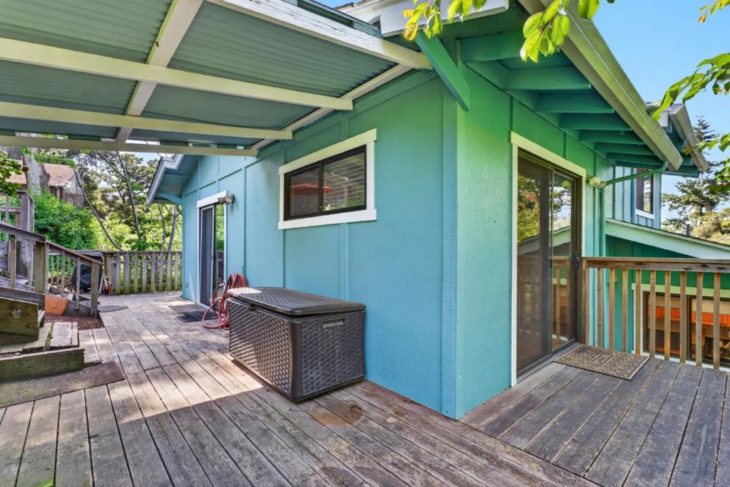 630 Encino Property Photo 34