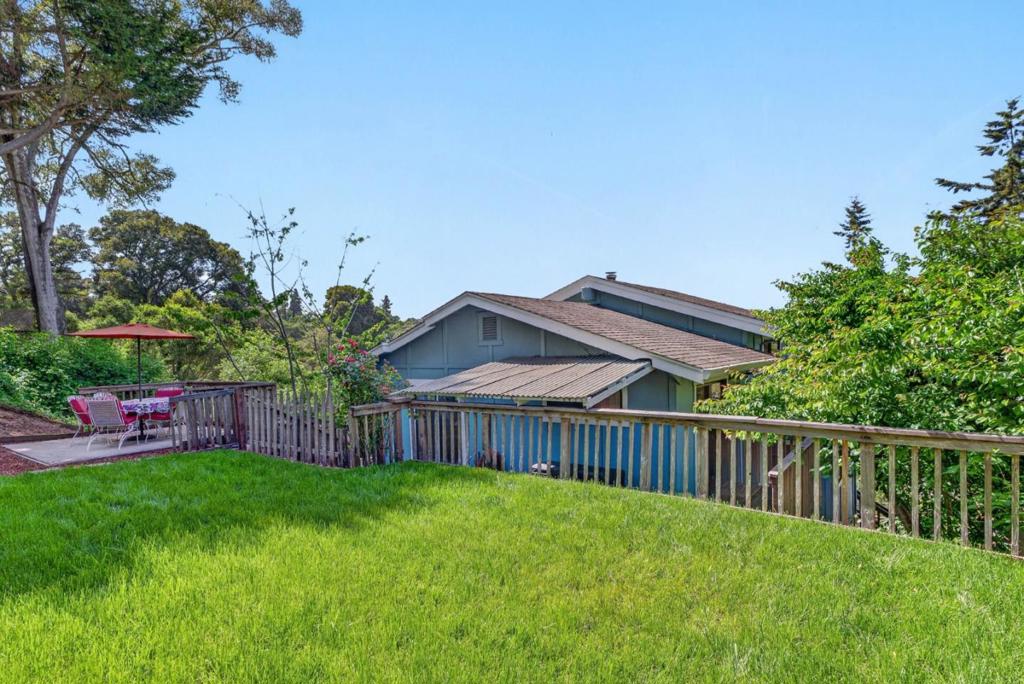 630 Encino Property Photo 38