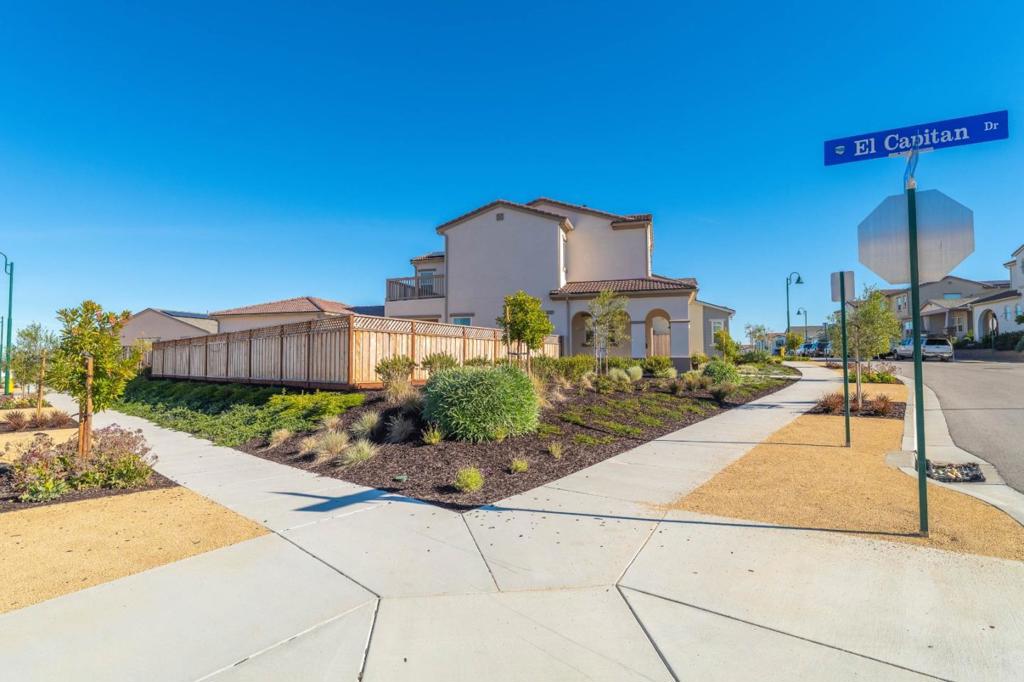 585 Santa Lucia Way Property Photo 30