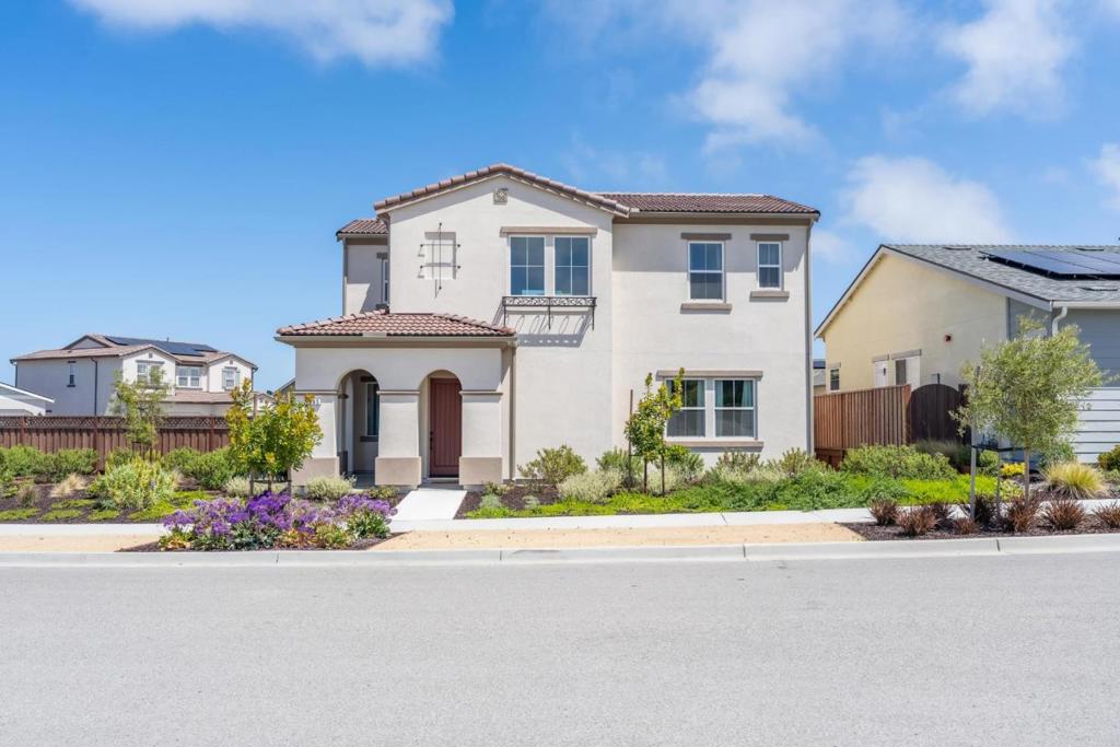 585 Santa Lucia Way Property Photo 39