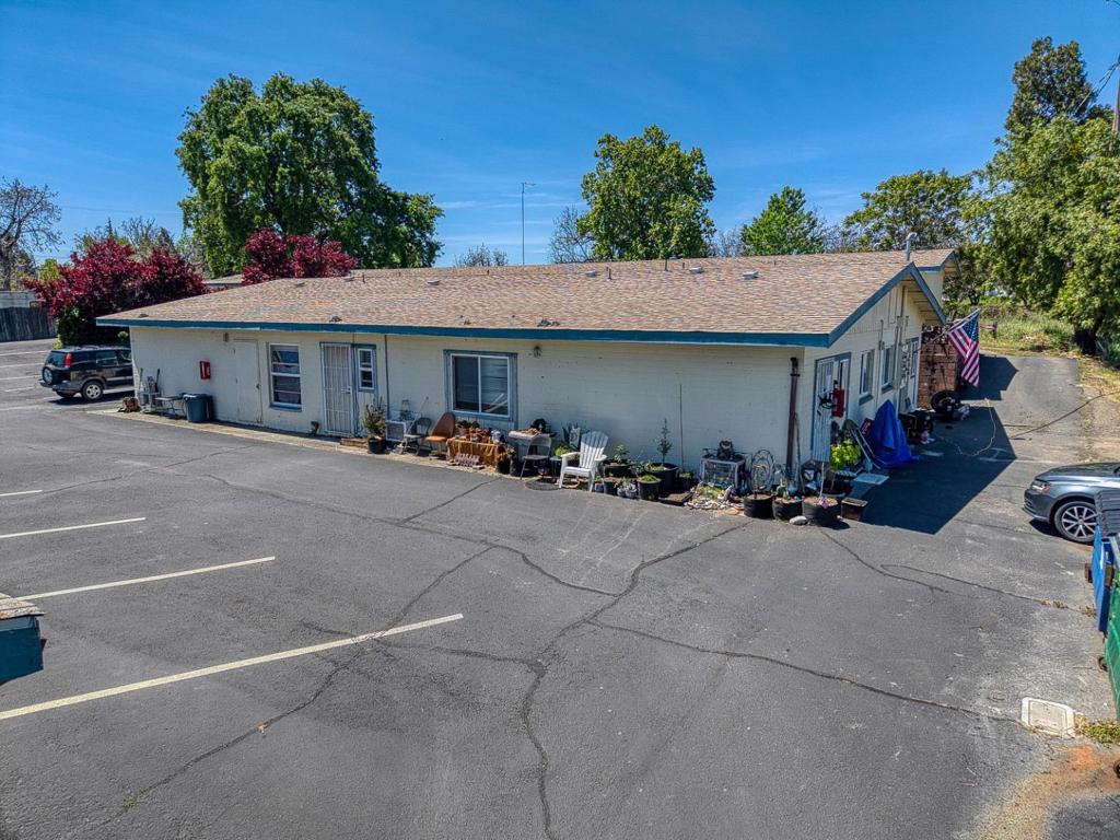 2815 Lakeshore Boulevard Property Photo 4
