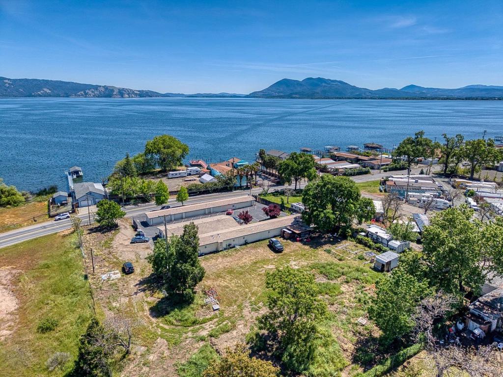 2815 Lakeshore Boulevard Property Photo 8