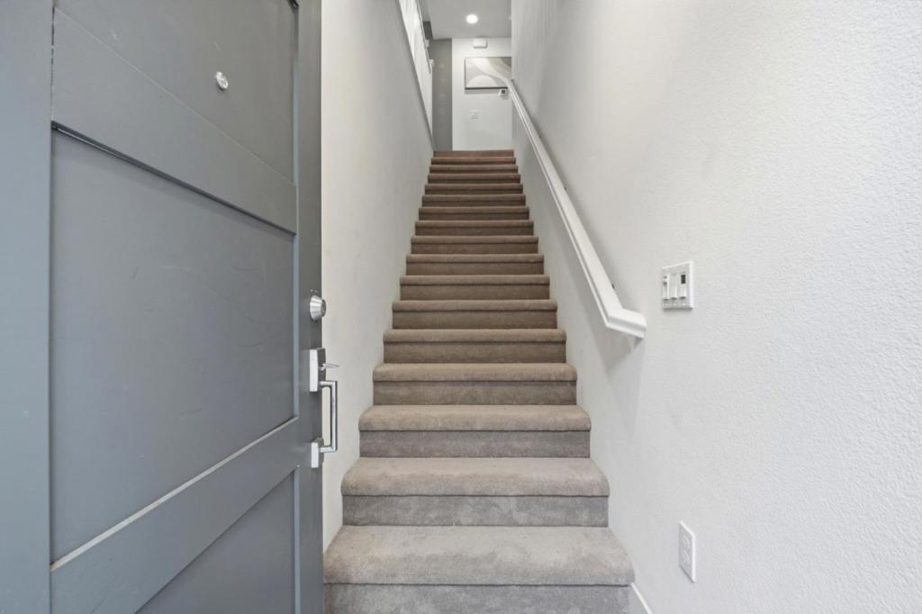 385 Line Street Property Photo 4
