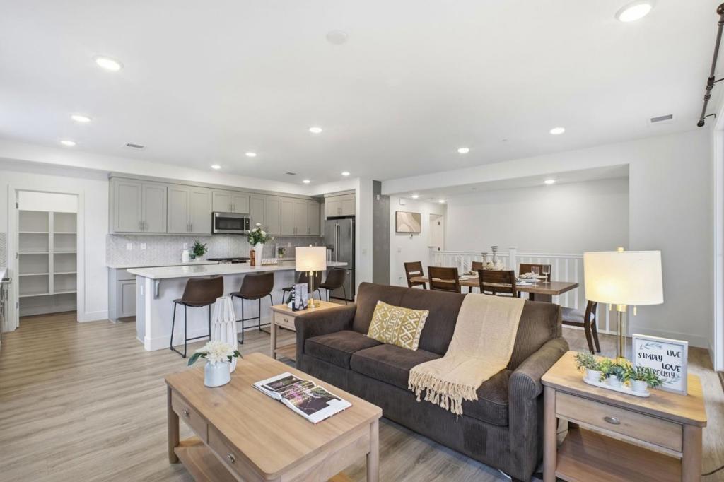 385 Line Street Property Photo 5