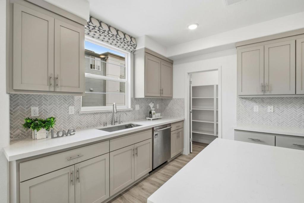385 Line Street Property Photo 8