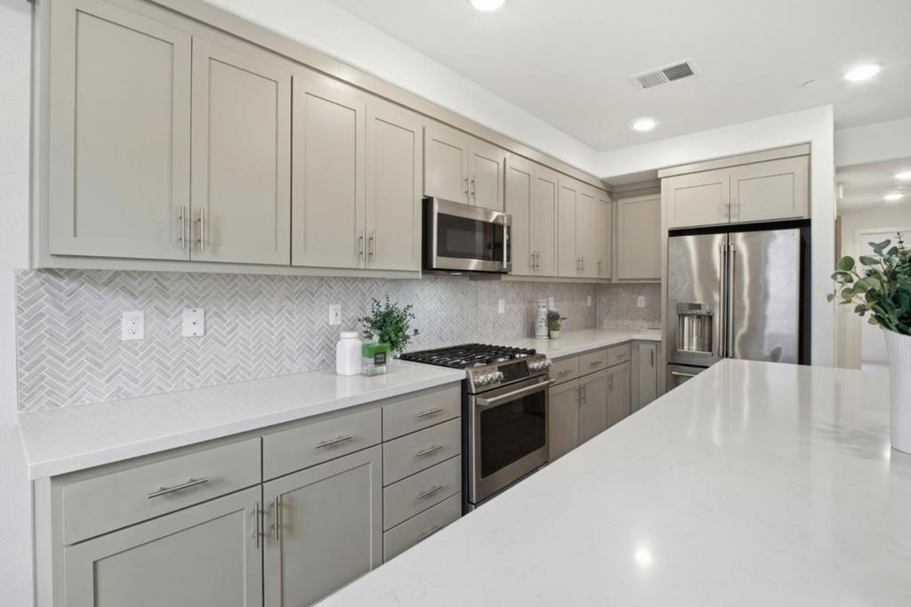 385 Line Street Property Photo 10