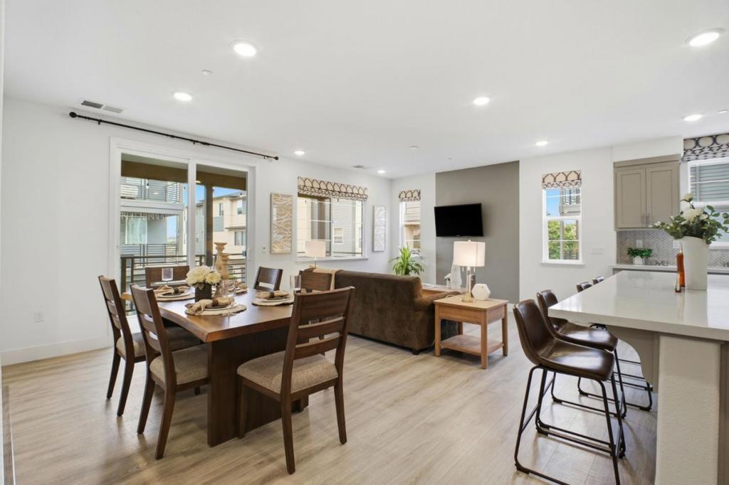 385 Line Street Property Photo 13
