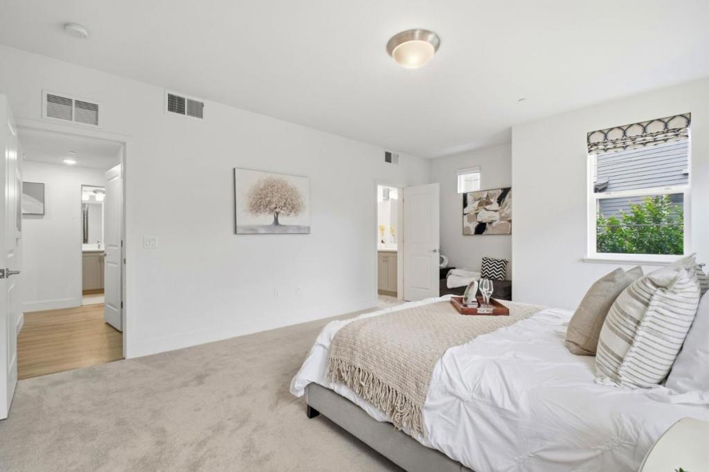 385 Line Street Property Photo 20