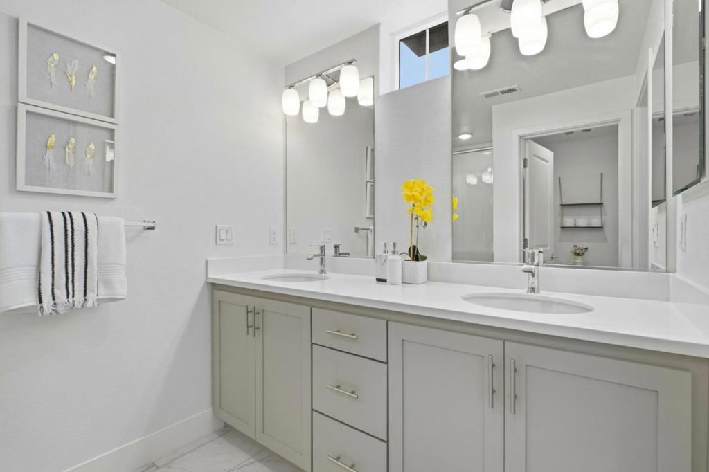 385 Line Street Property Photo 24