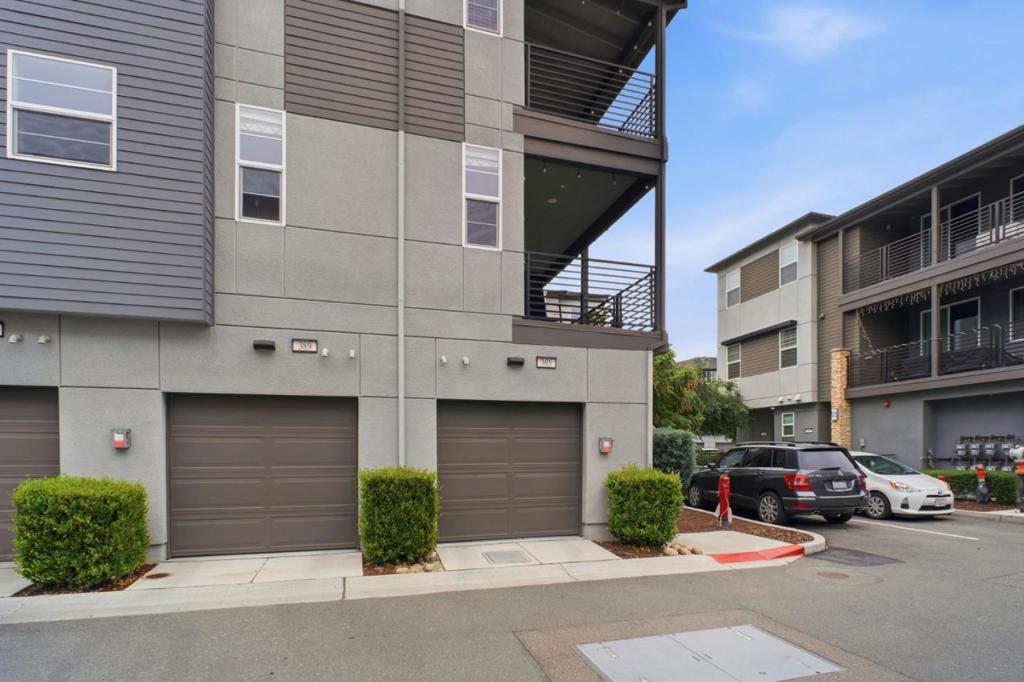 385 Line Street Property Photo 32