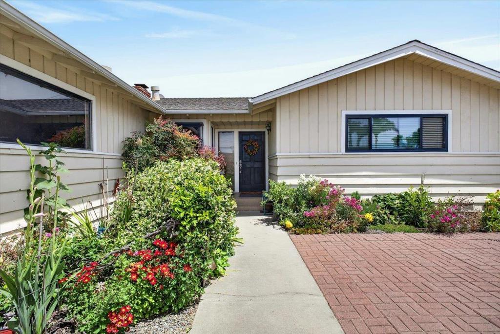 251 La Mesa Drive Property Photo 1