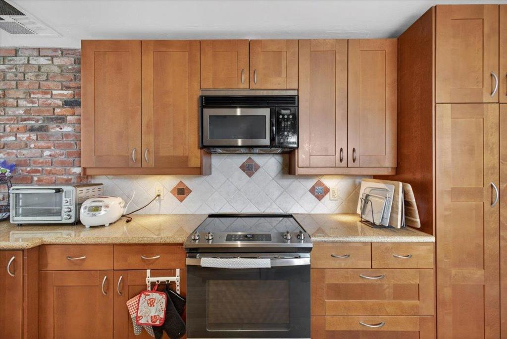 251 La Mesa Drive Property Photo 8