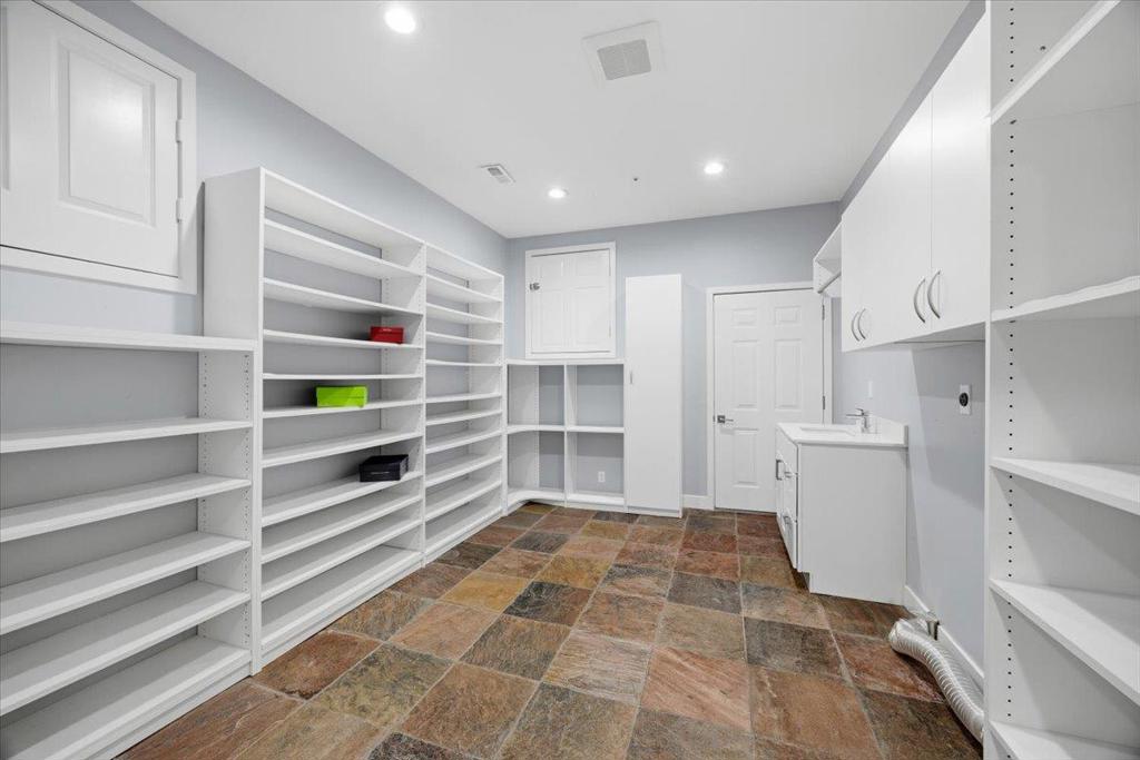 3208 Longfellow Drive Property Photo 19