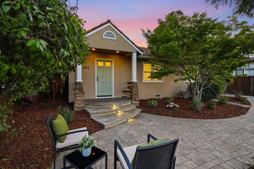 385 Carmelita Drive Property Photo 1