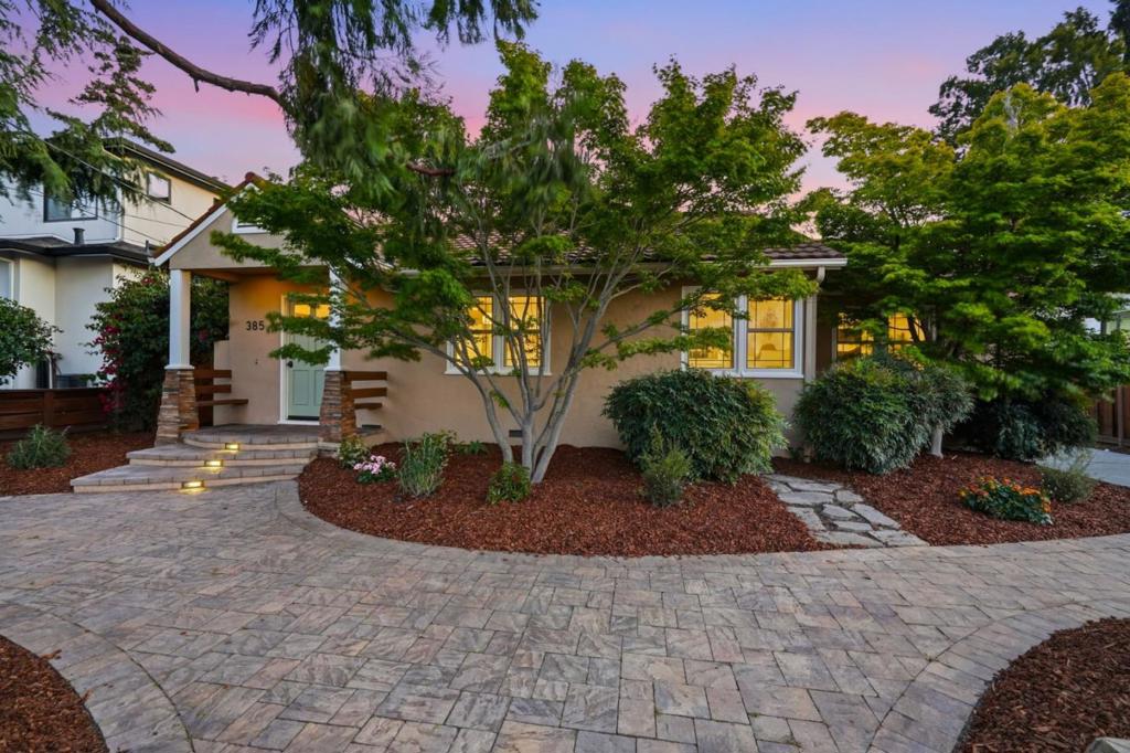 385 Carmelita Drive Property Photo 2