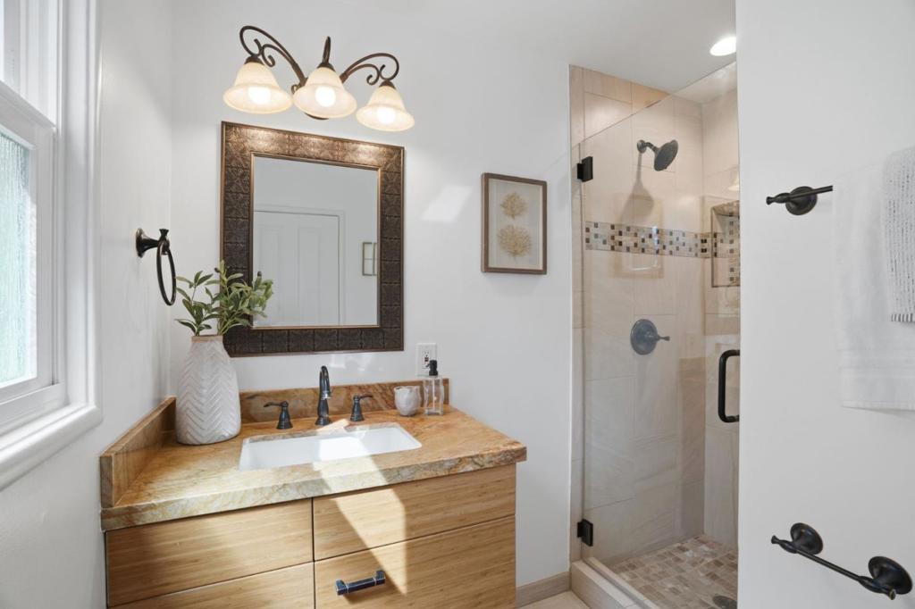 385 Carmelita Drive Property Photo 23