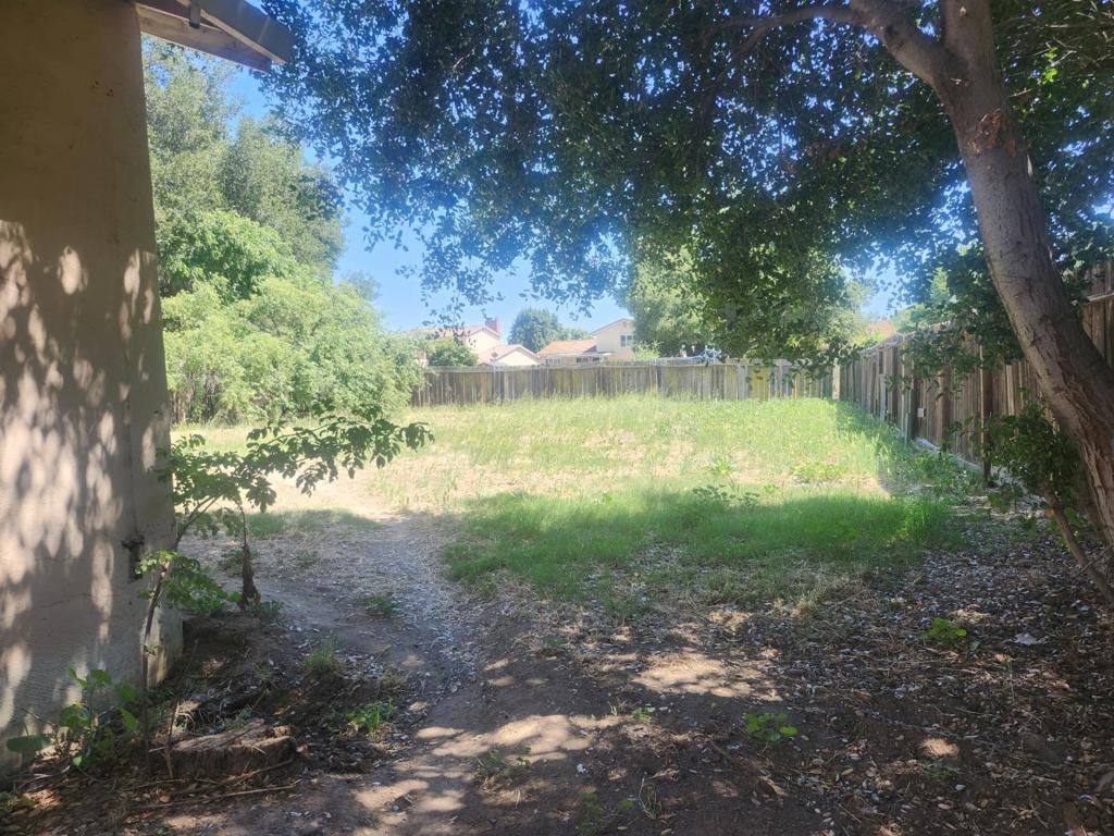 2660 Aborn Road Property Photo 3