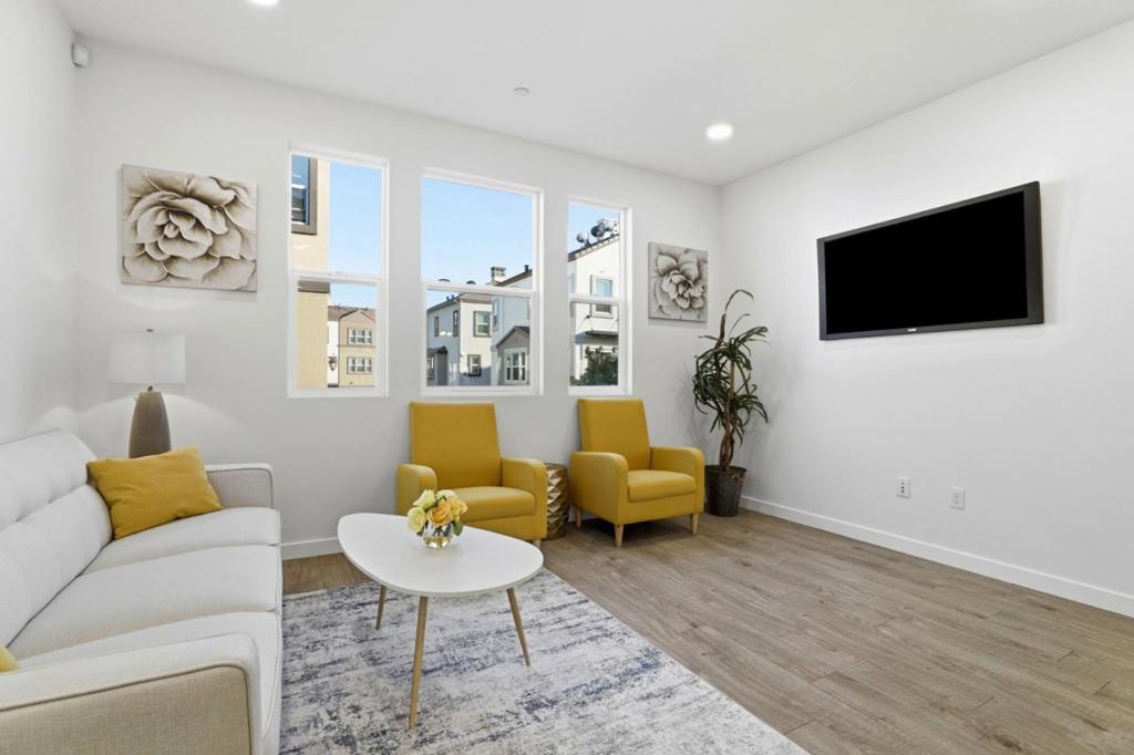 876 Garden Street Property Photo 2