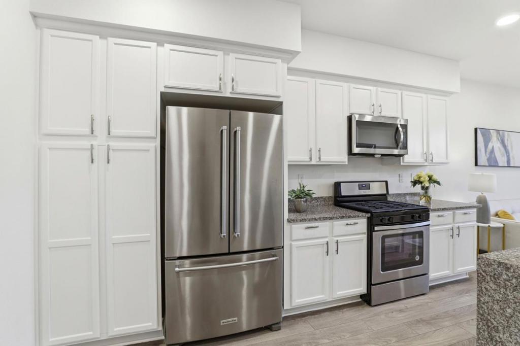 876 Garden Street Property Photo 6