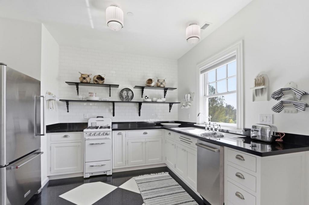 155 Scarlet Court Property Photo 29