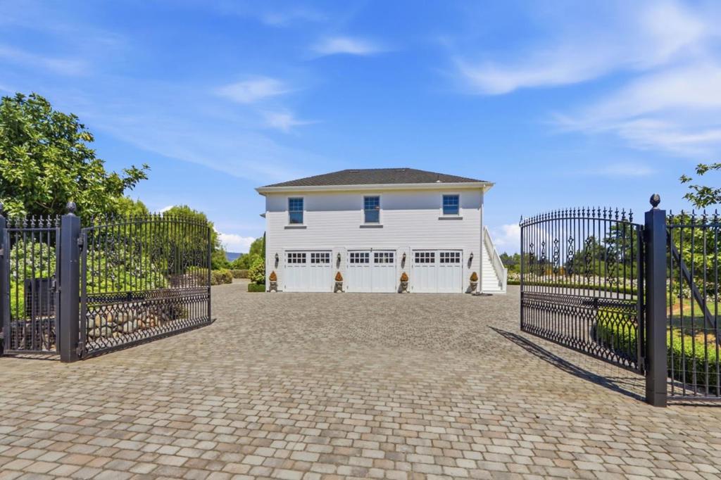 155 Scarlet Court Property Photo 37