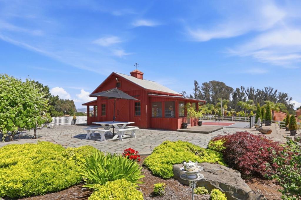 155 Scarlet Court Property Photo 44