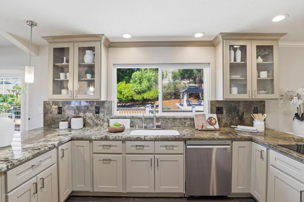 16460 Rustling Oak Court Property Photo 11