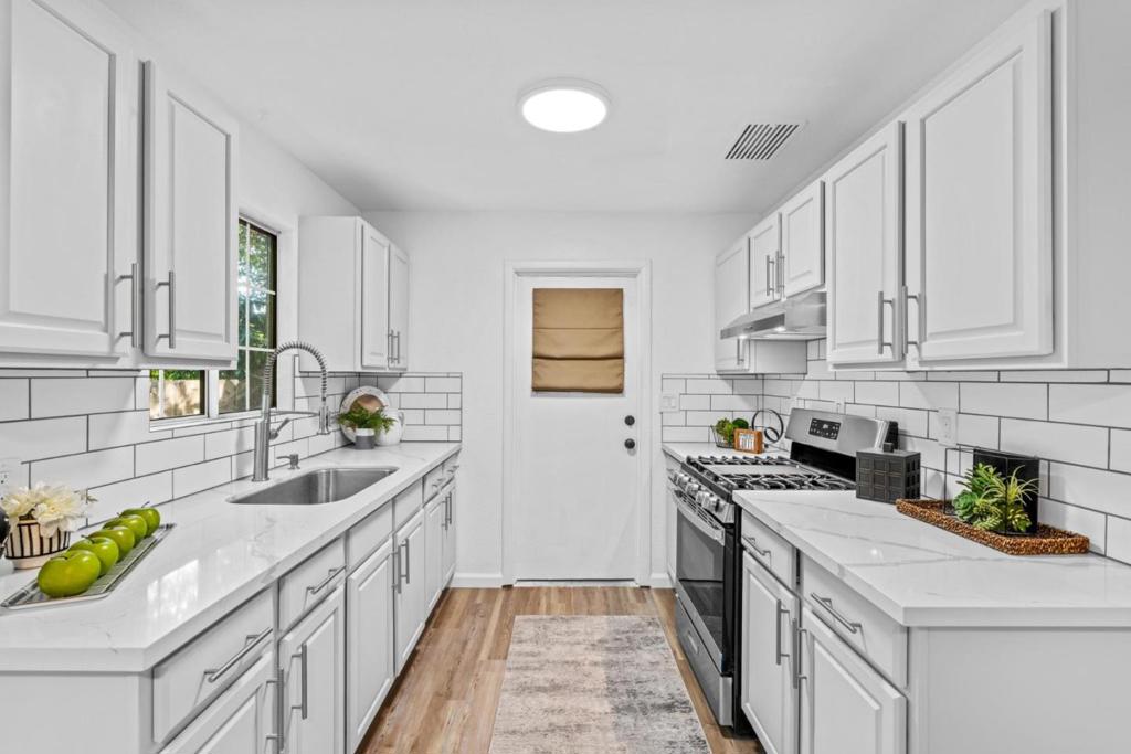 Severin Avenue Property Photo 1