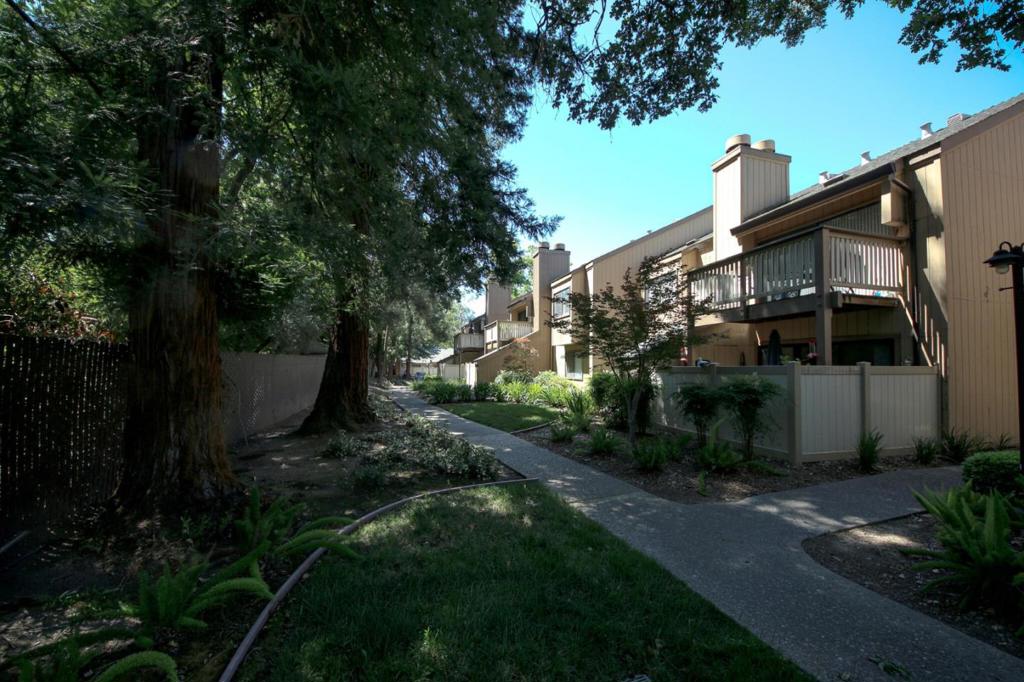 546 Woodside Oaks 6 Property Photo 1