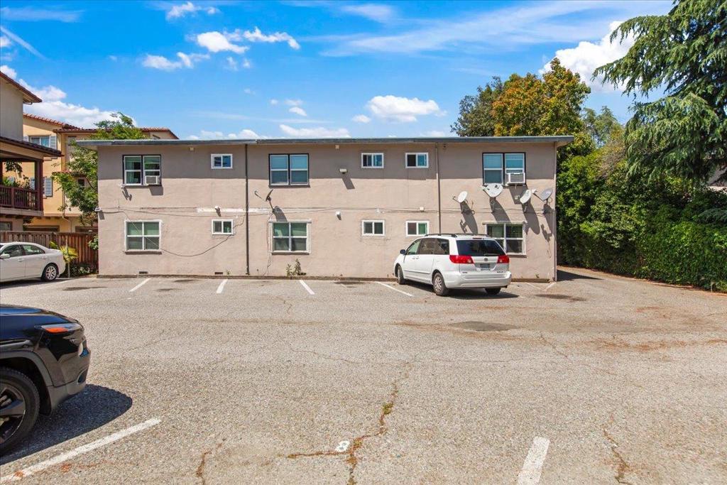 370 N Fair Oaks Avenue Property Photo 4