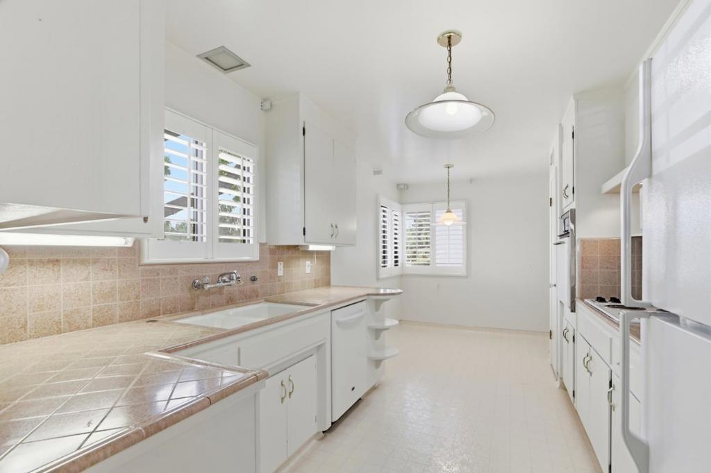 94 Roxbury Street Property Photo 11