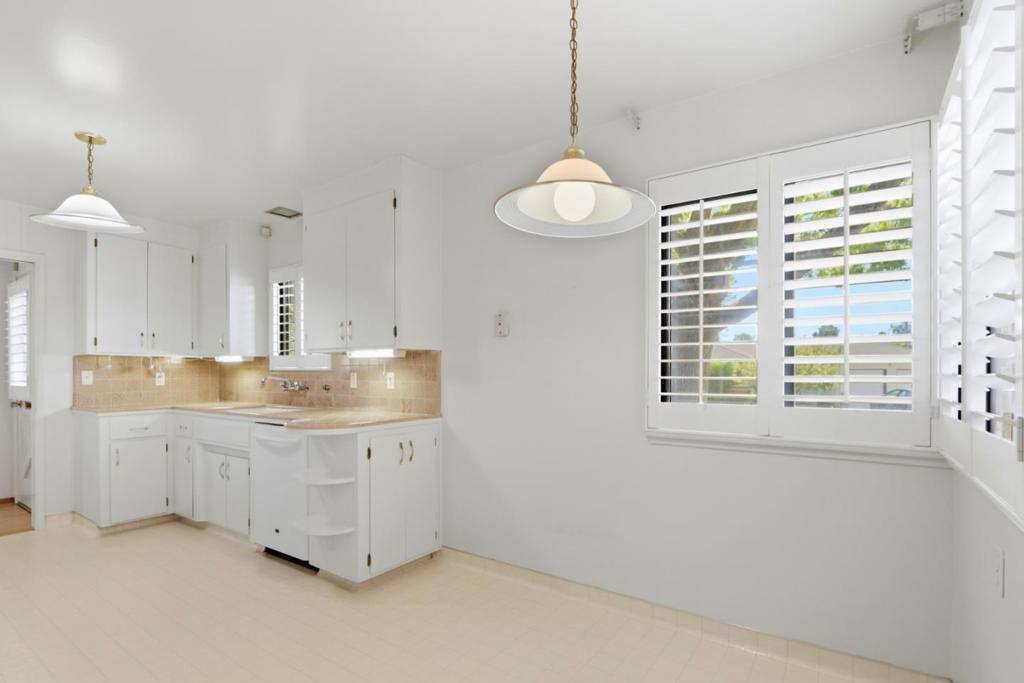 94 Roxbury Street Property Photo 12