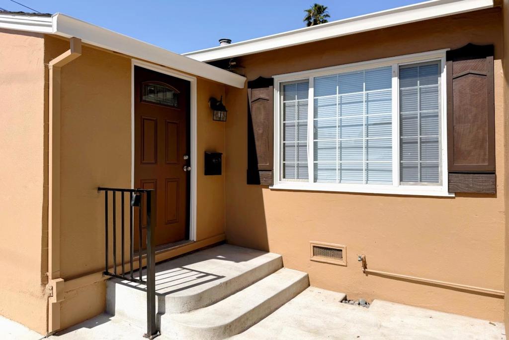 1118 Victoria Avenue Property Photo 5