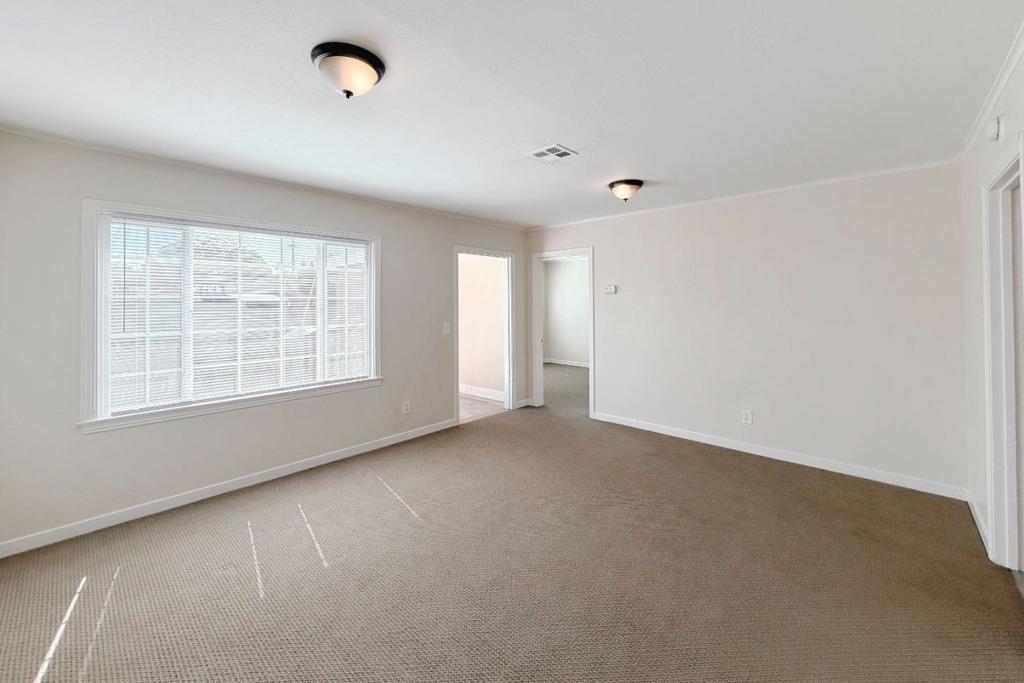 1118 Victoria Avenue Property Photo 8