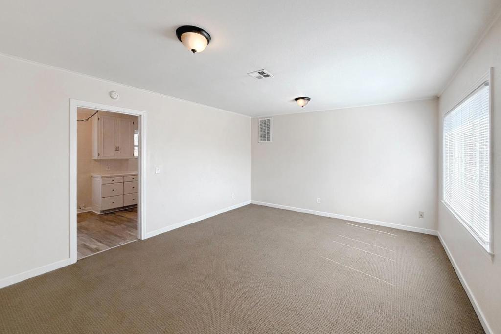 1118 Victoria Avenue Property Photo 9