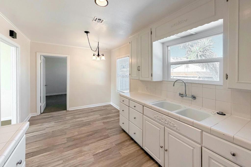 1118 Victoria Avenue Property Photo 14