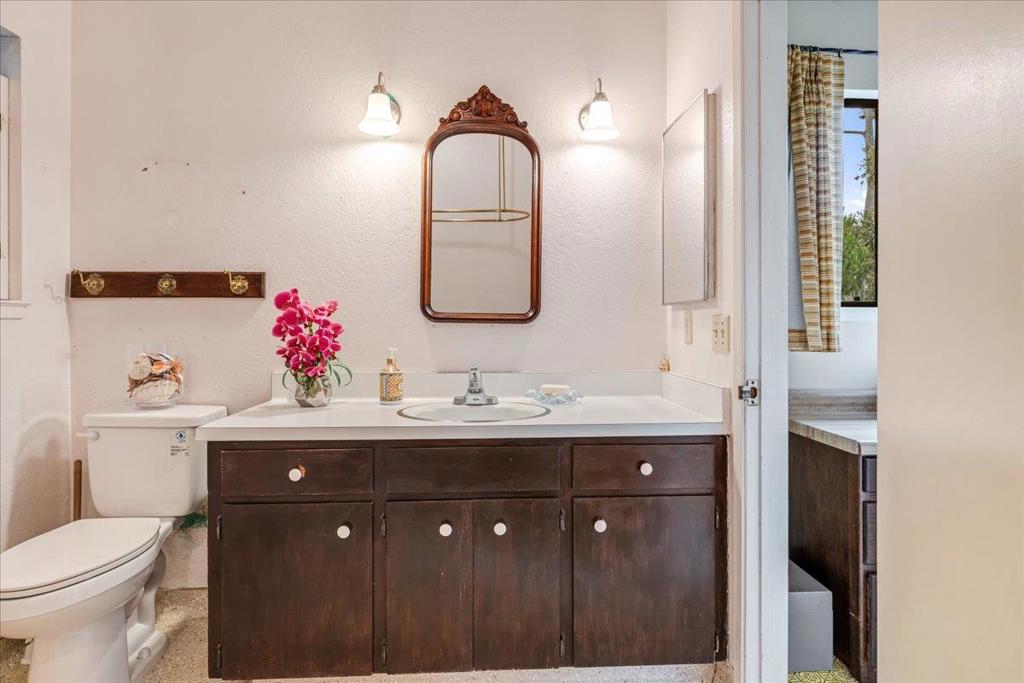 841 Congress Avenue Property Photo 32