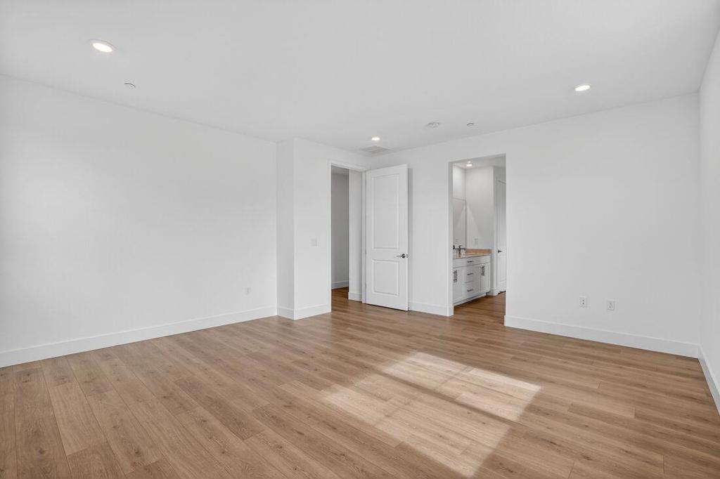 197 Golden Gate Lane Property Photo 8