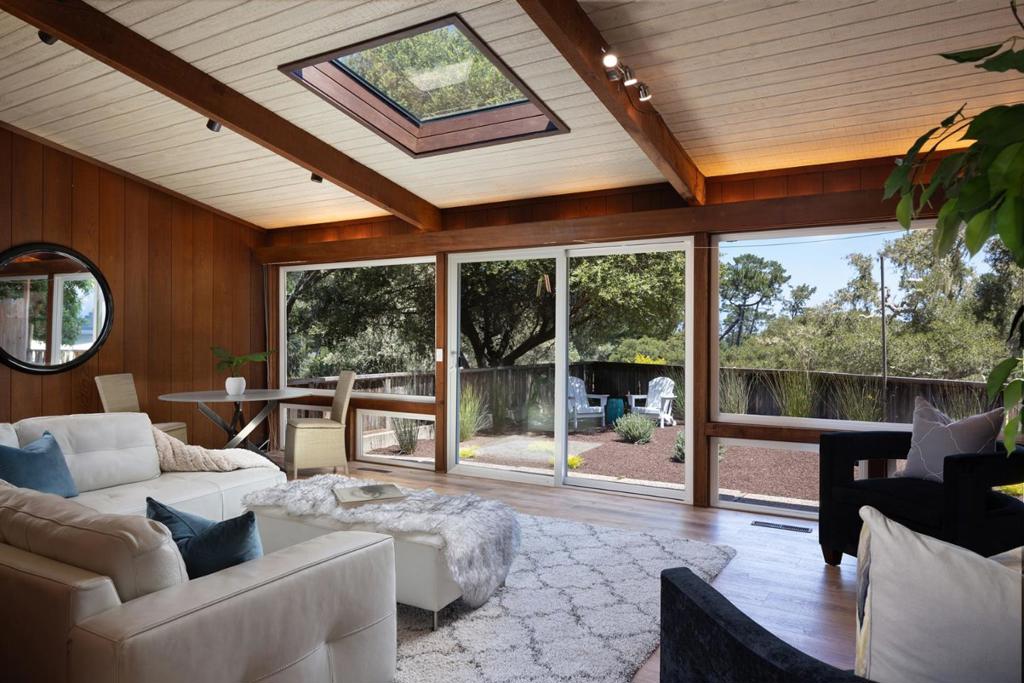 1 Crescent Circle Property Photo 2