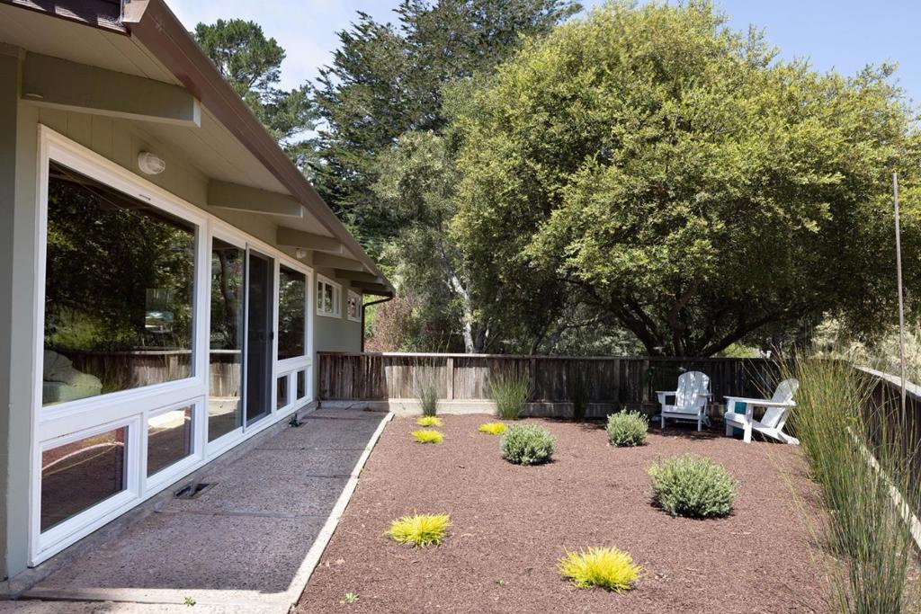 1 Crescent Circle Property Photo 3