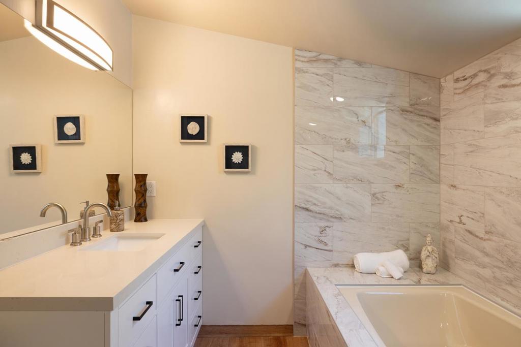1 Crescent Circle Property Photo 13
