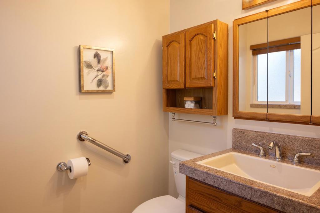 1 Crescent Circle Property Photo 15