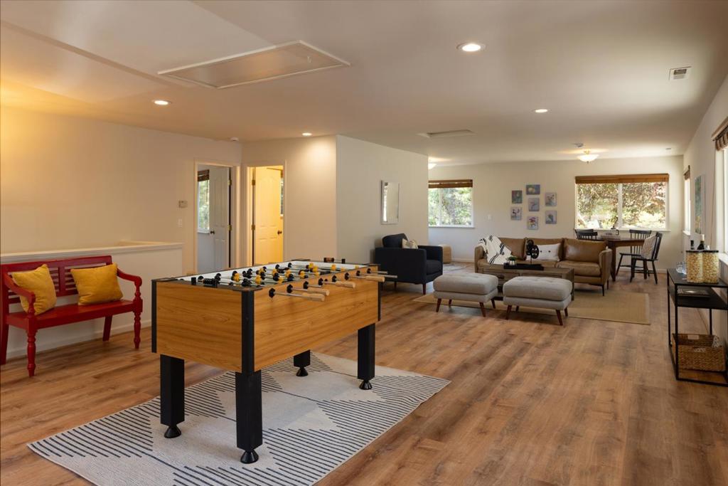 1 Crescent Circle Property Photo 18