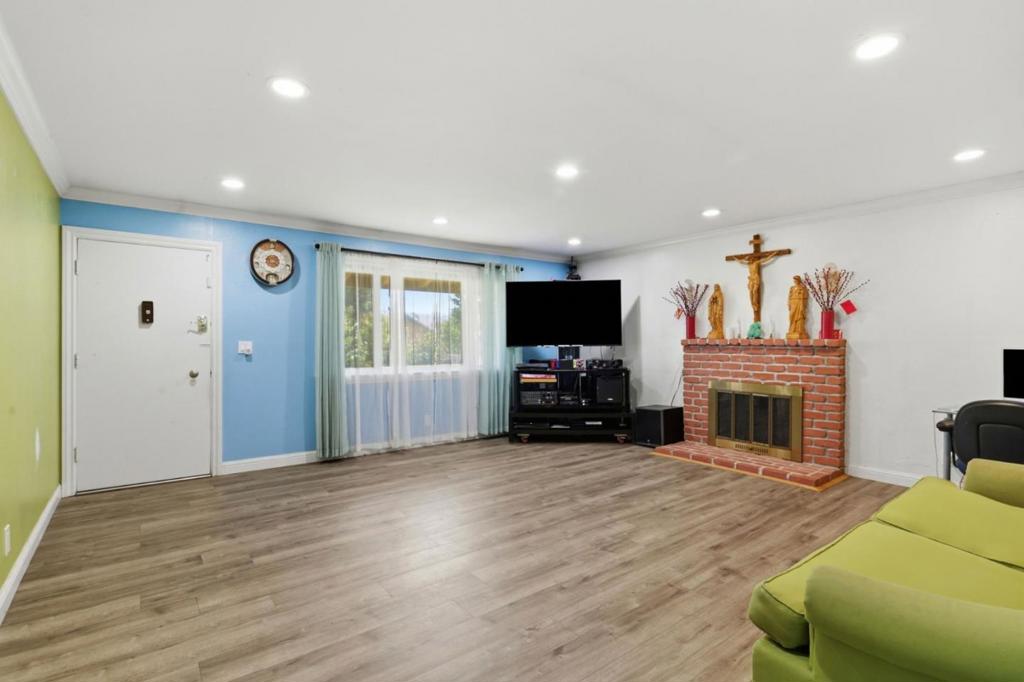 3125 Durant Avenue Property Photo 5